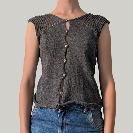 Button vest